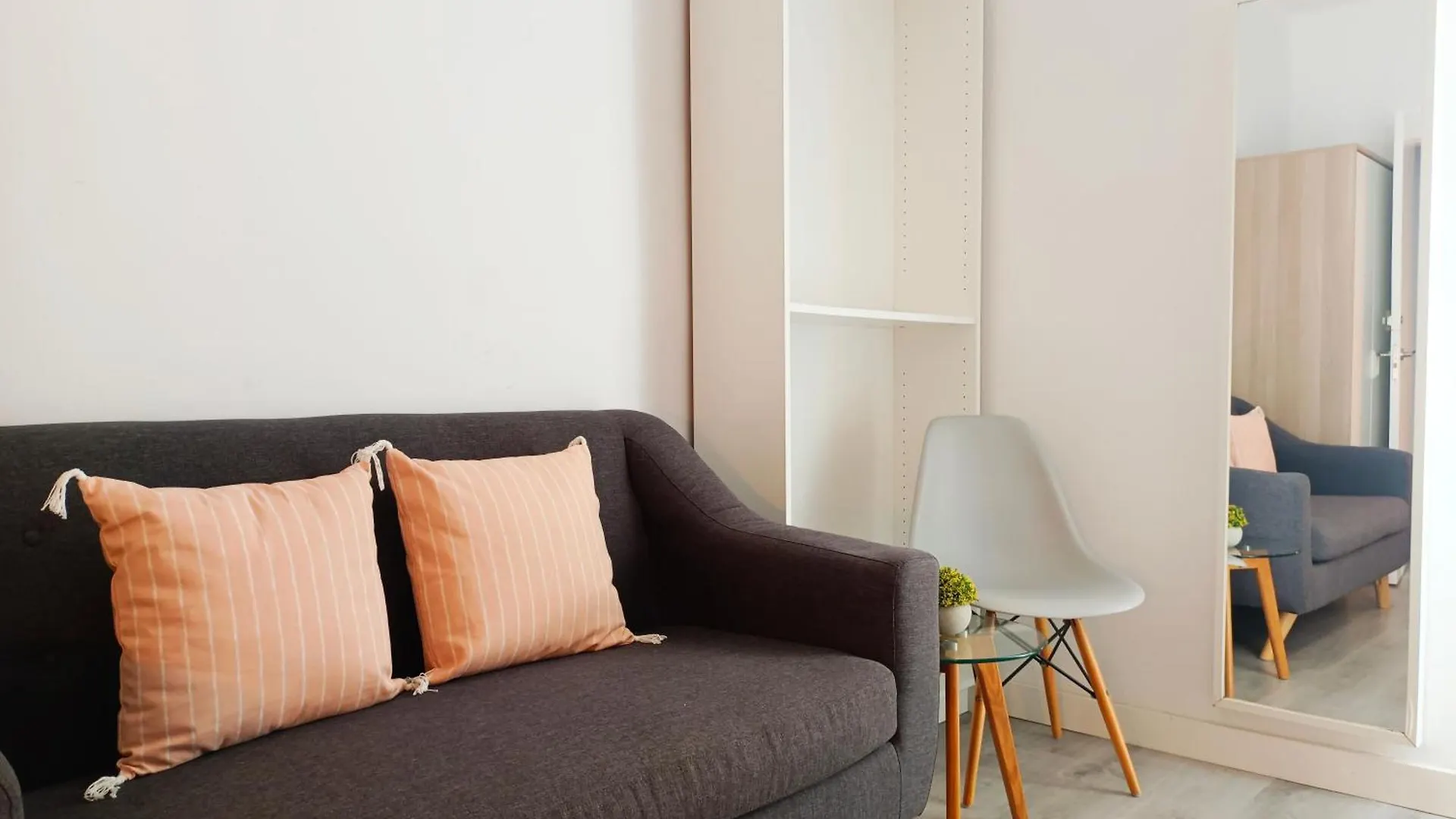 Hostel Private Rooms In Heart Of Barcelona Spain