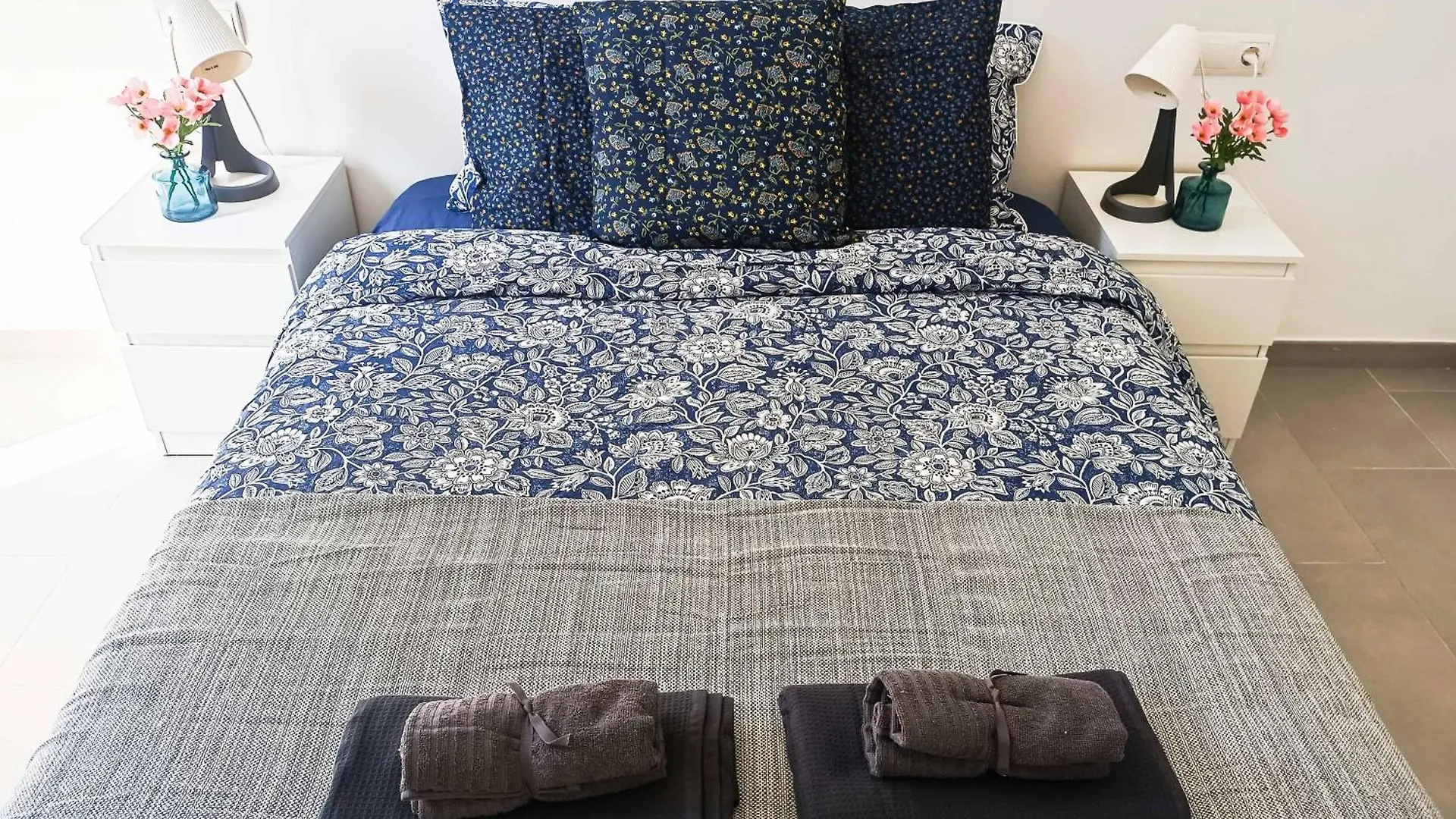 Hostel Private Rooms In Heart Of Barcelona