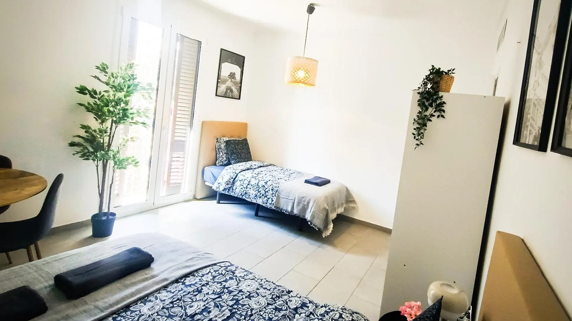 Private Rooms In Heart Of Barcelona Hostel
