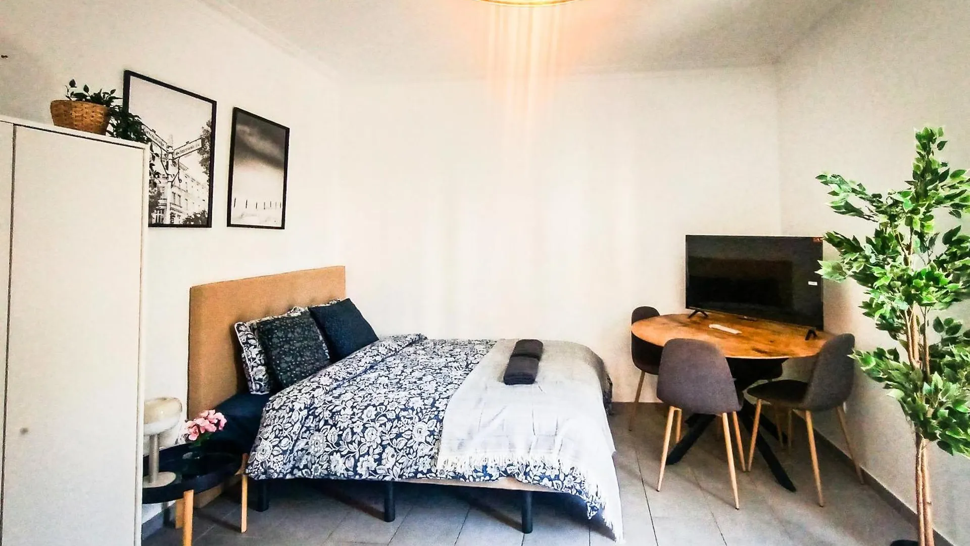 Private Rooms In Heart Of Barcelona