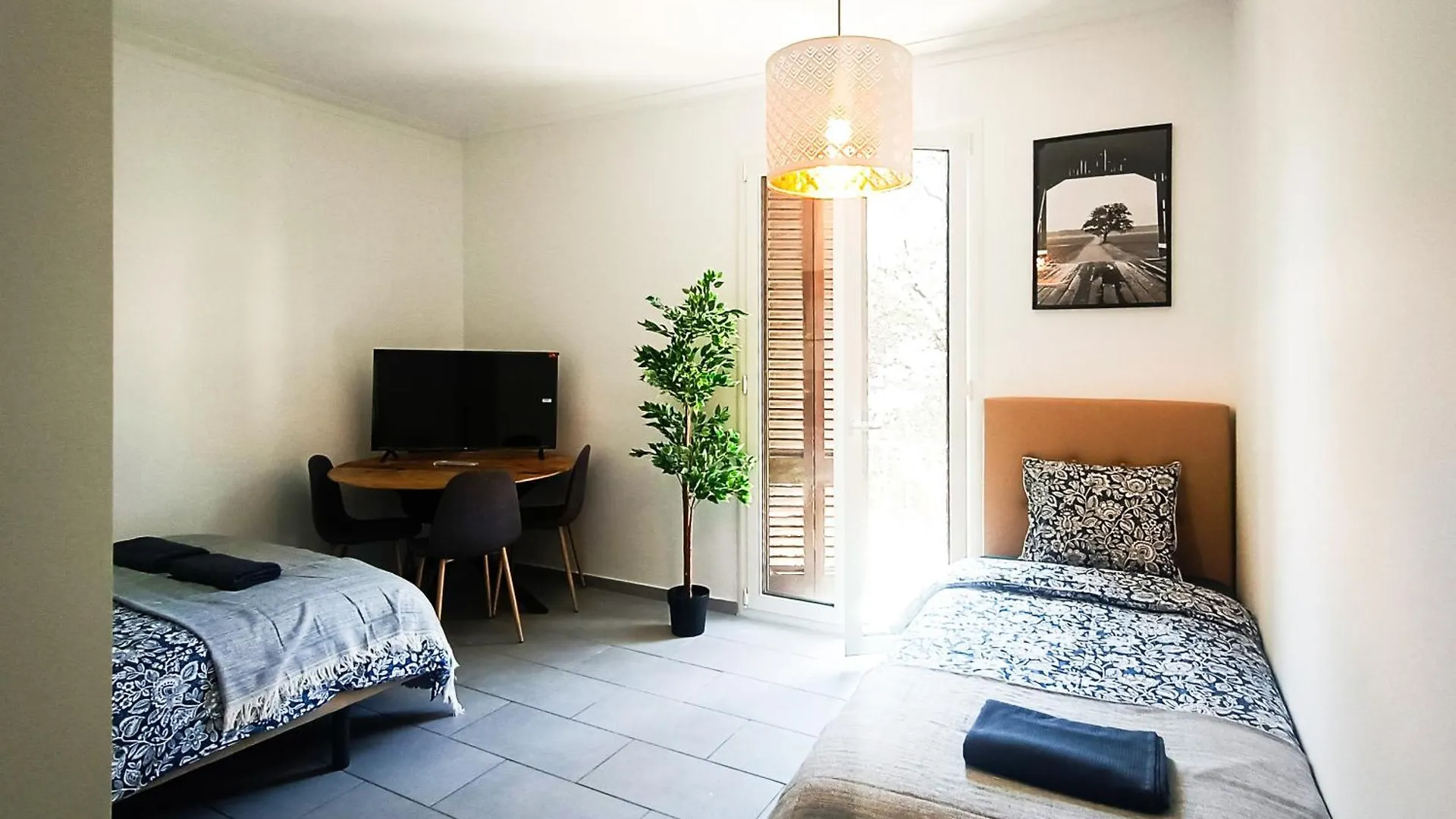 Hostel Private Rooms In Heart Of Barcelona