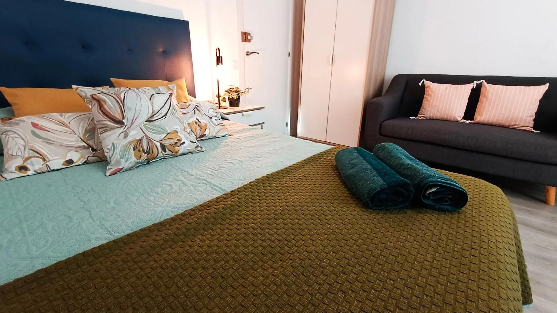 Private Rooms In Heart Of Barcelona Spain