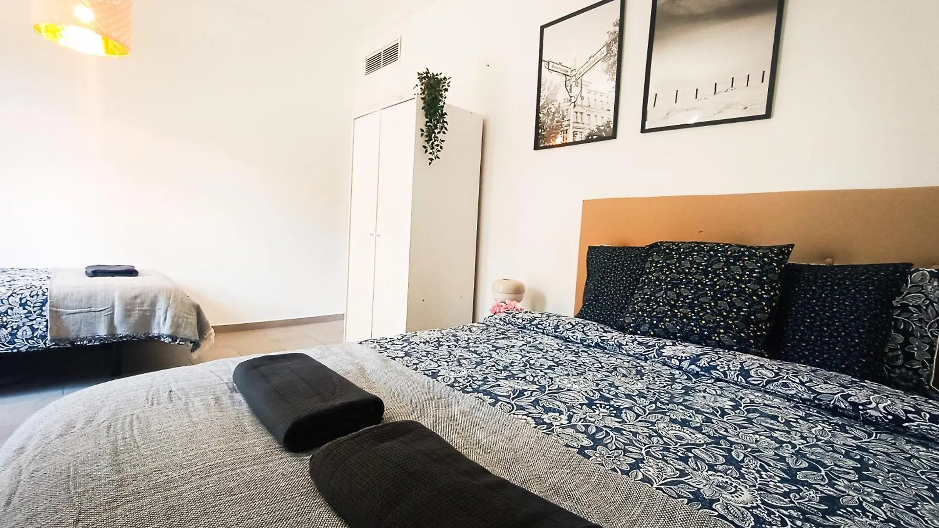 Private Rooms In Heart Of Barcelona Hostel